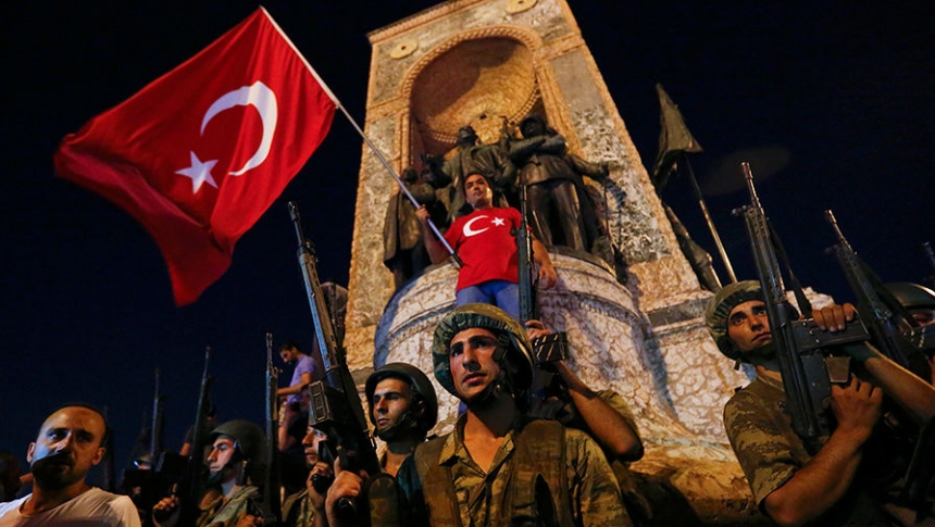 В Турции уволили около 3 тыс служащих за попытку госпереворота