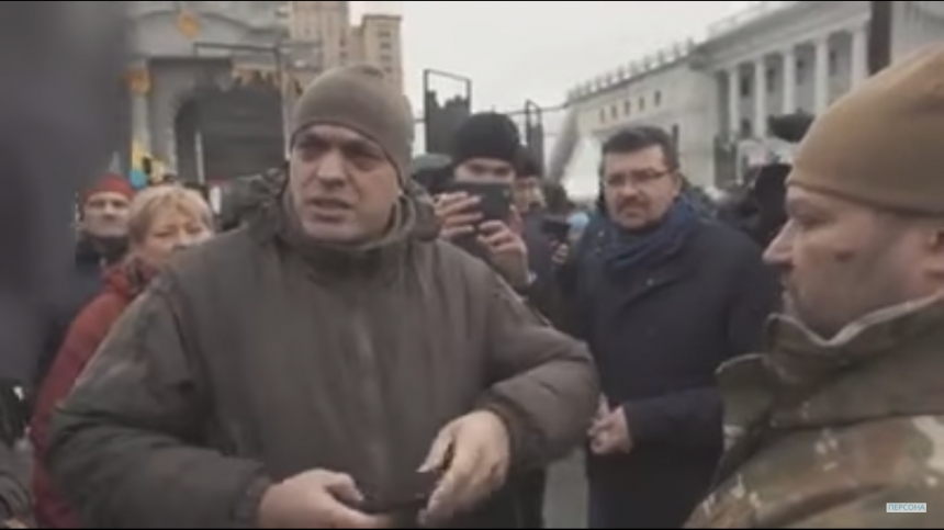 Советника Порошенко на Майдане обвинили в предательстве и едва не побили
