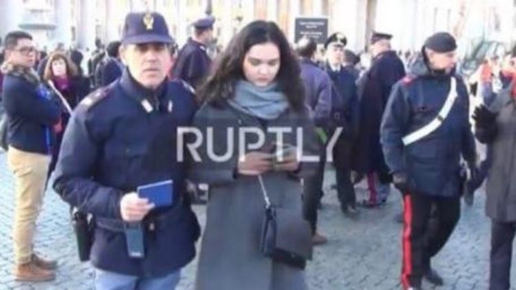 В Ватикане задержали журналистку "Страны" за съемку активистки "Фемен"