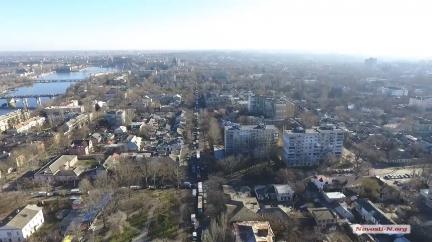 Пробки в Николаеве из-за заблокированного моста через Южный Буг сняли с квадрокоптера