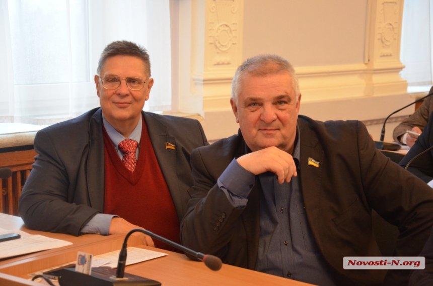 «Луноход и обезьяна с соломой»: что депутаты Николаевского горсовета находили под ёлочкой