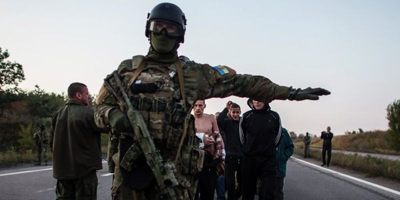 На Донбассе проходит обмен пленными: боевики "ЛНР" передали Украине 16 человек