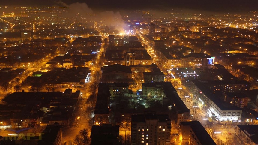 Соборную площадь Николаева показали с высоты во время новогодних фейерверков
