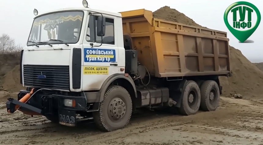 На Николаевщине фирма-подрядчик незаконно вывозила песок из заброшенного гранитного карьера