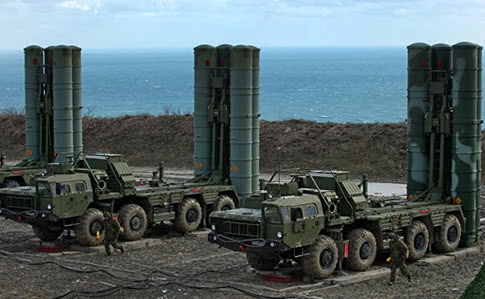 РосСМИ: РФ разворачивает в Крыму С-400 для "защиты от Украины"