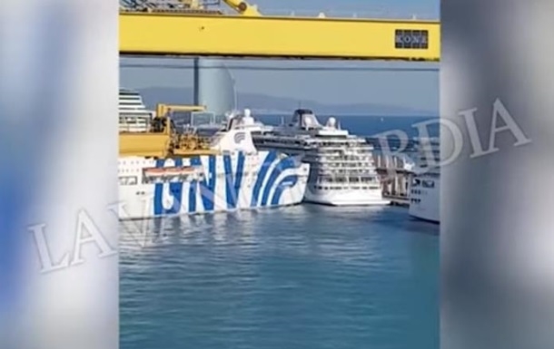 В порту Барселоны паром врезался в круизный лайнер. ВИДЕО