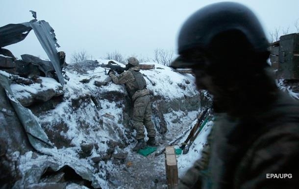 Боевики трижды обстреляли силы АТО, двое военнослужащих получили травмы