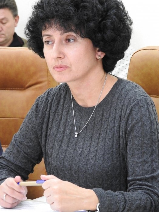 Управляющая делами исполнительного комитета Николаевского горсовета написала заявление об увольнении