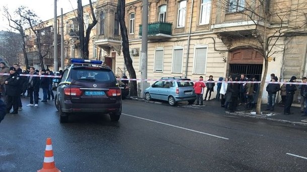 У погибшего в перестрелке в Одессе полицейского остались жена и маленькая дочка