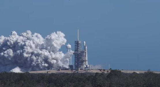 В SpaceX показали огневые испытания нового Falcon Heavy. ВИДЕО