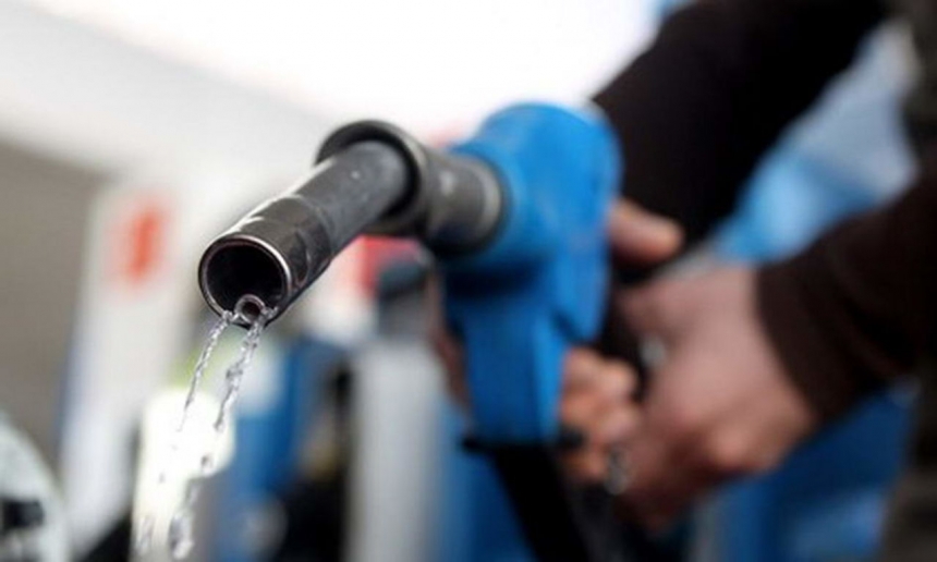 Гройсман обещает "разобраться" с повышением цен на бензин