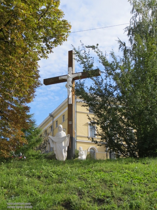 Радикалы разбили Поклонный крест в Киеве