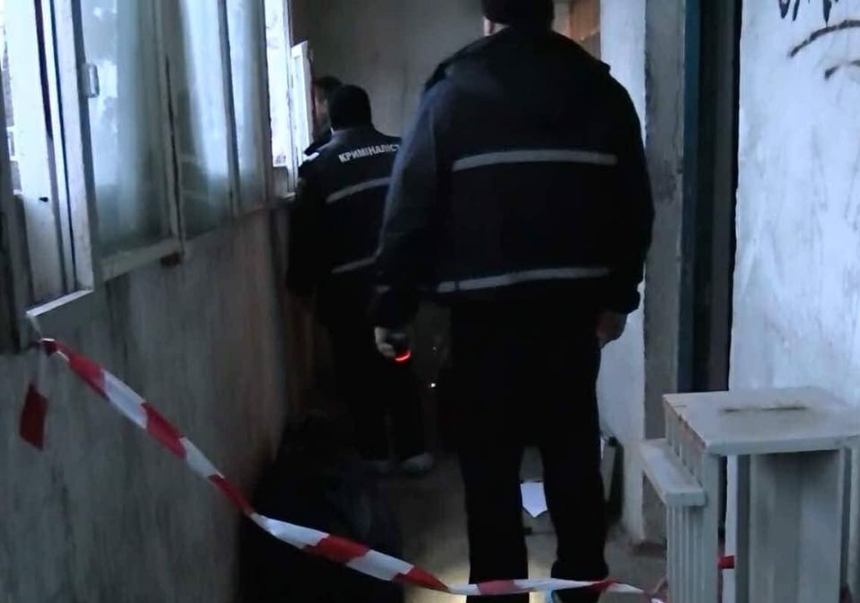 В киевском подъезде нашли задушенной обнаженную женщину