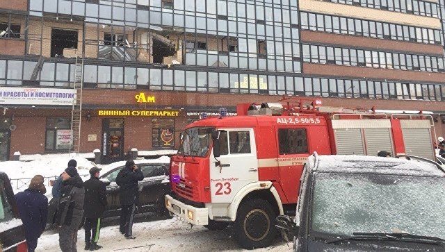 В Петербурге в многоэтажном доме прогремел взрыв — есть раненые. ВИДЕО