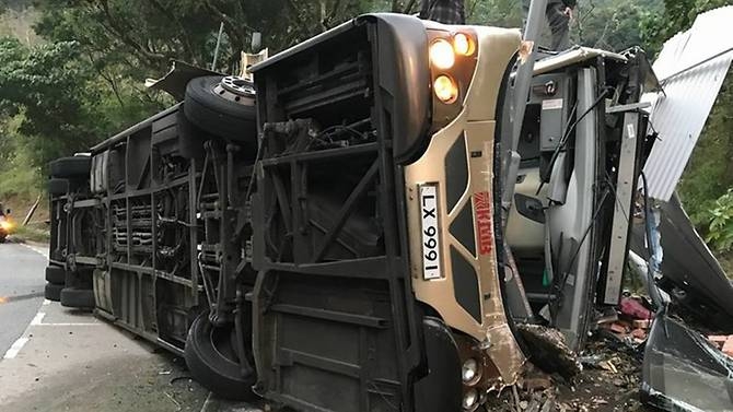 В Гонконге перевернулся пассажирский автобус, погибших 18 человек