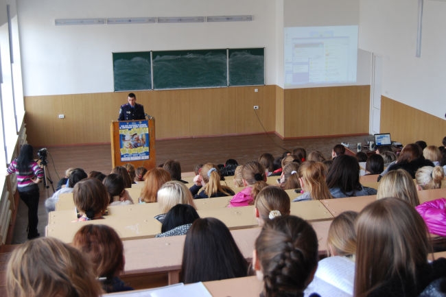 Студентам Николаева показали кино о том, что делают с украинками за рубежом 