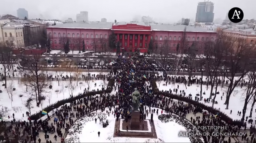 Как в центре Киеве требовали импичмента Порошенко: эксклюзивное видео с воздуха