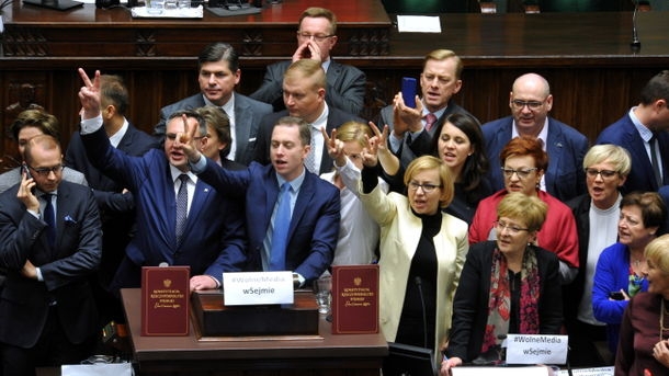 В Польше оппозиция готовит поправки к скандальному "антибандеровскому закону"