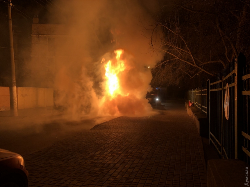 В Одессе сгорел Lexus депутата горсовета от "БПП", – СМИ
