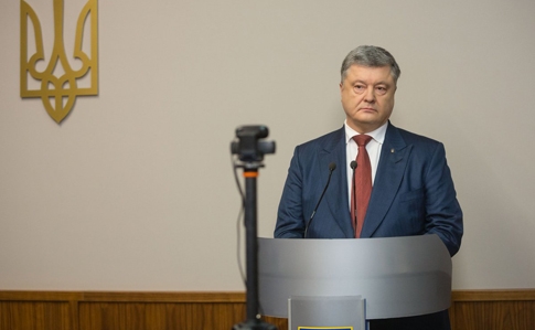 Оболонский суд отказался повторно допрашивать Порошенко