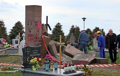 Киев просит Польшу восстановить украинские памятники