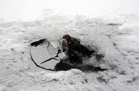 На Херсонщине ищут провалившихся под лед рыбаков