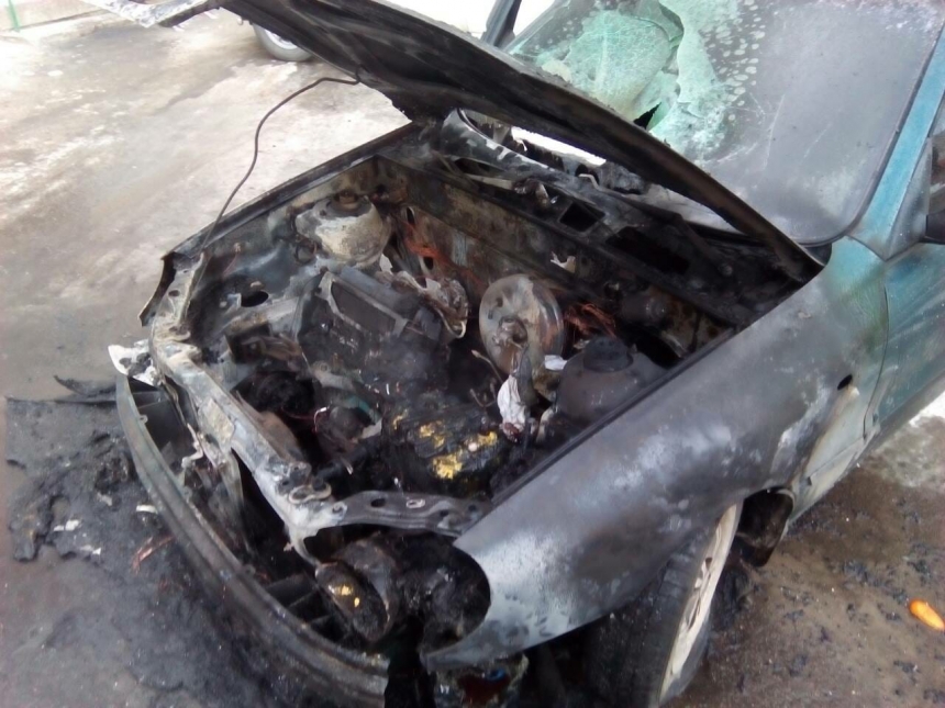 В Николаеве из-за короткого замыкания горел автомобиль