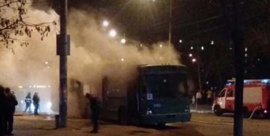 В Одессе взорвался троллейбус с пассажирами. ВИДЕО