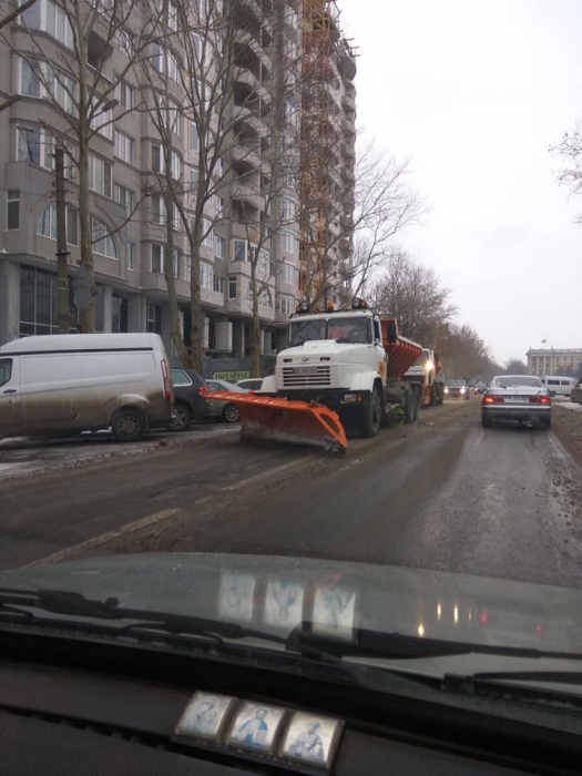 В КП «ЭЛУ автодорог» похвастались, как тщательно очищали от снега ул. Адмиральскую