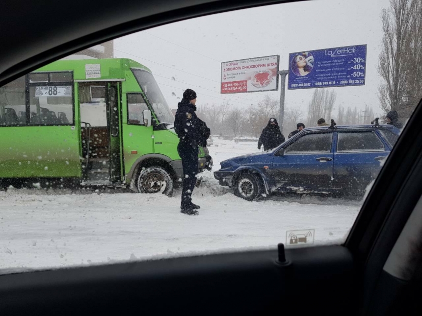 В Николаеве из-за гололеда на дорогах много мелких ДТП