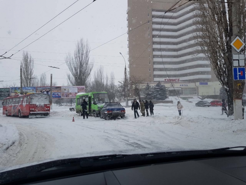 В Николаеве из-за гололеда на дорогах много мелких ДТП