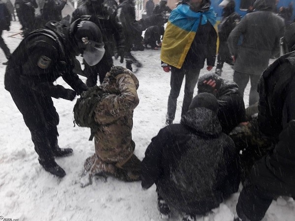 Столкновения под Радой: многих задержанных отпустили, в полиции остаются 8 человек