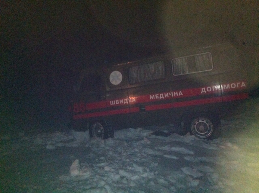 На Николаевщине карета скорой помощи попала в кювет из-за гололеда