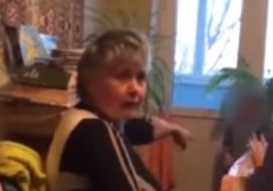 Репетитор из Одесской области избивала детей и угрожала их задушить. ВИДЕО