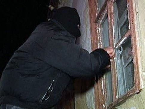 На Николаевщине двое молодчиков ворвались в дом пенсионерки, избили ее и ограбили