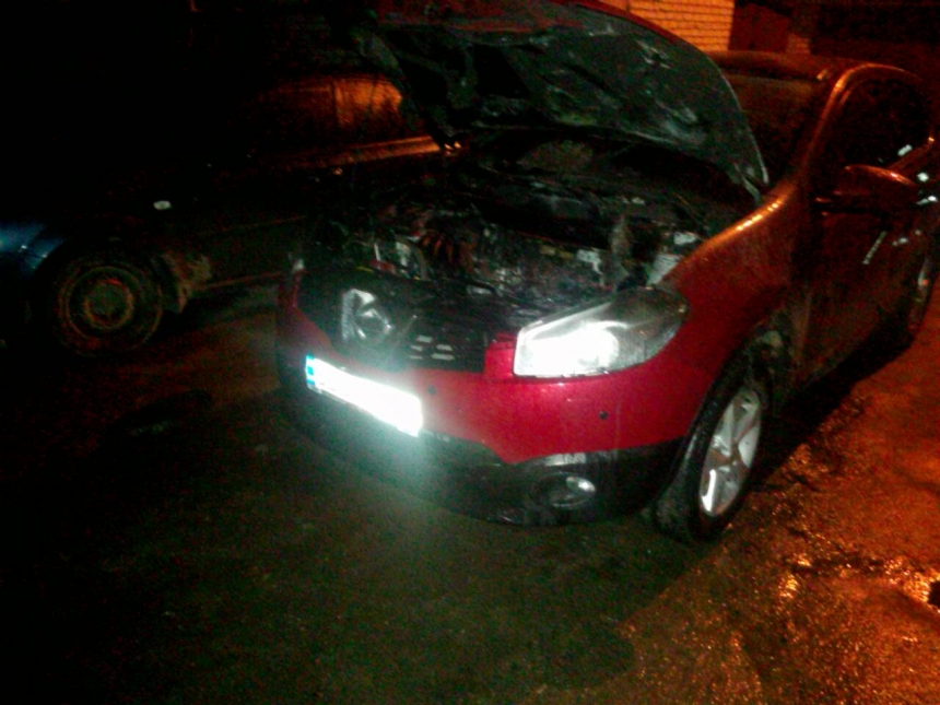 В Николаеве загорелся легковой автомобиль Nissan Qashqai