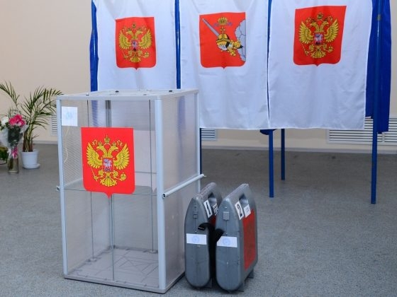  Выборы в РФ: консульство во Львове оградили забором, россиян не пускают