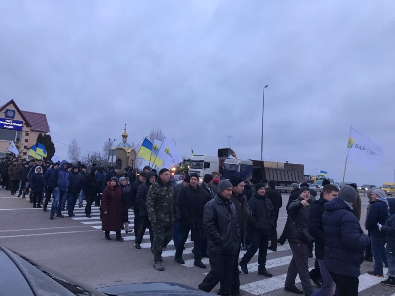 Завтра аграрии намерены перекрыть трассы по всей Украине