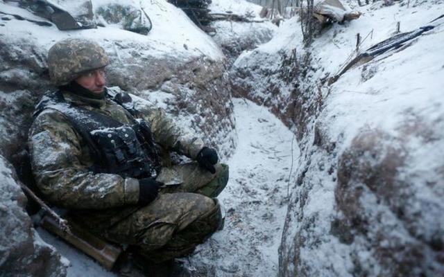 Сутки в АТО: 5 обстрелов, один военнослужащий ранен, один получил боевую травму