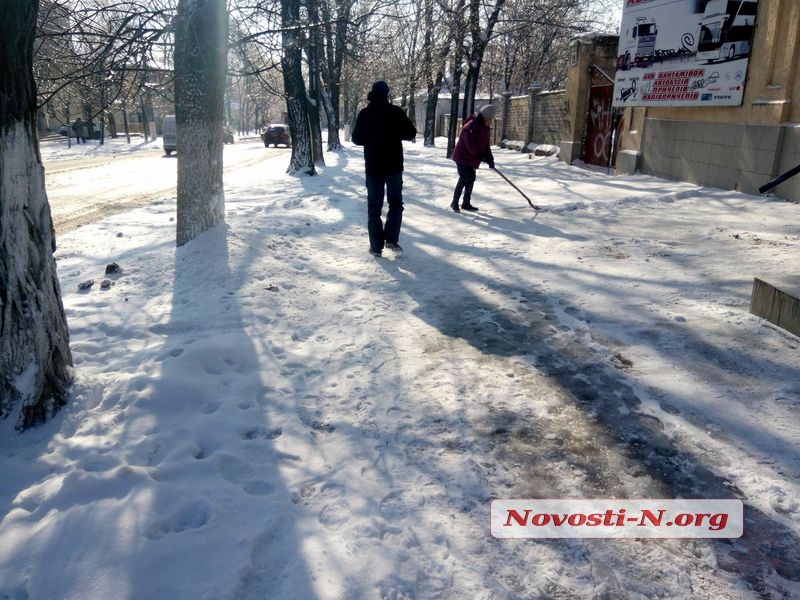 Обледеневший Николаев: дороги проезжаемы, с тротуарами гораздо хуже