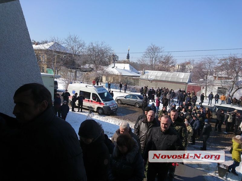 В Николаеве простились с летчиком Волошиным: тело кремируют в Одессе