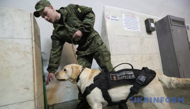 В Харькове на вокзале ищут бомбу: эвакуированы 300 человек