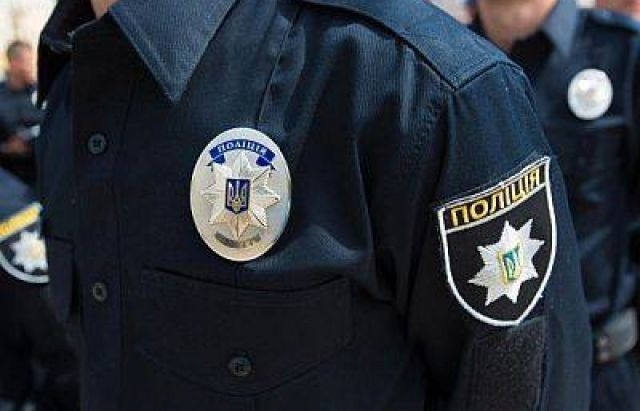 В Запорожье со стрельбой задержали двух патрульных полицейских
