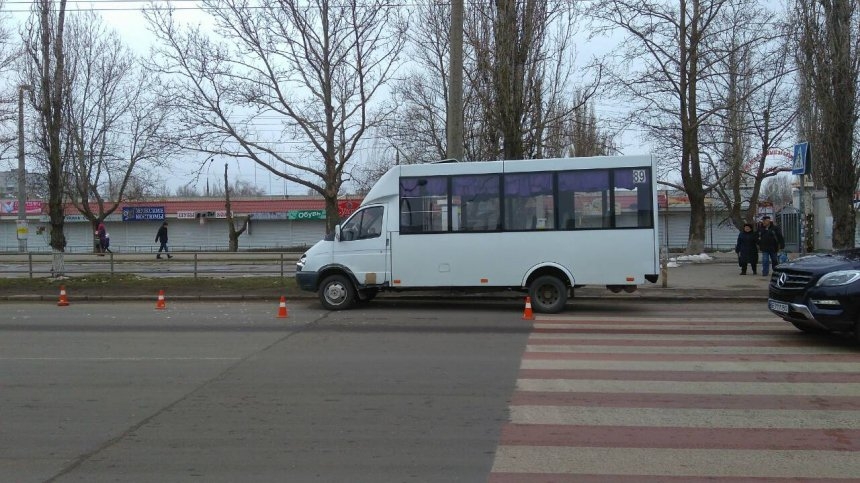 Появилось видео, как в Николаеве маршрутка сбила пешехода на "зебре"