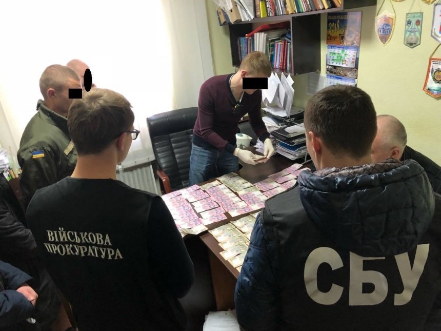 Экс-директора «61-го завода» уволили из-за попытки дать взятку прокурору