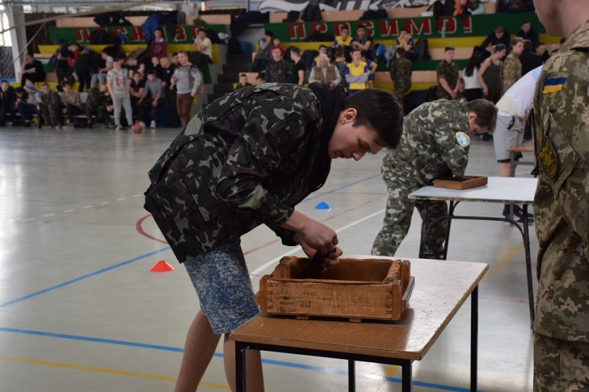 Среди учебных заведений Корабельного района состоялись ежегодные военно-спортивные соревнования