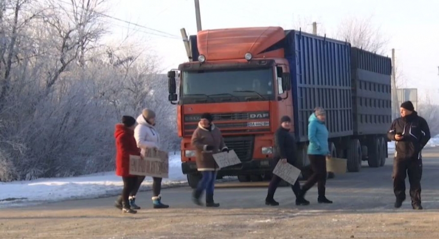 На "убитой" трассе Николаев – Кропивницкий начались аварийные ремонтные работы. ВИДЕО