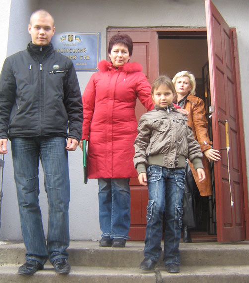 Андрей Макаренко, его мама Инна и младшая сестра Маринка