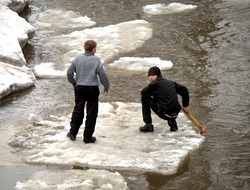 В Херсонской области объявлены в розыск спасенные из ледяной воды дети