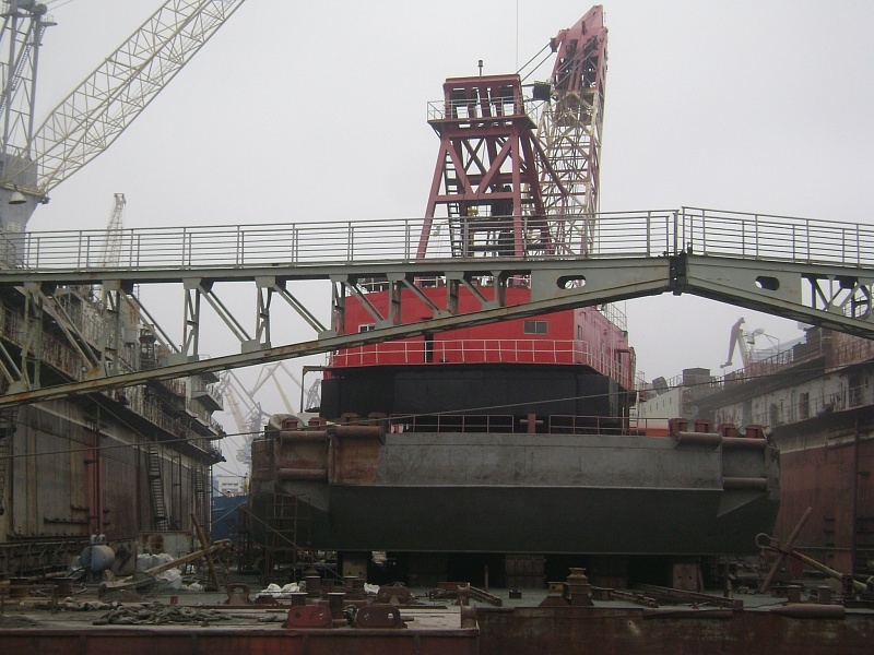 На Николаевской верфи SMG начат ремонт плавкрана китайской компании